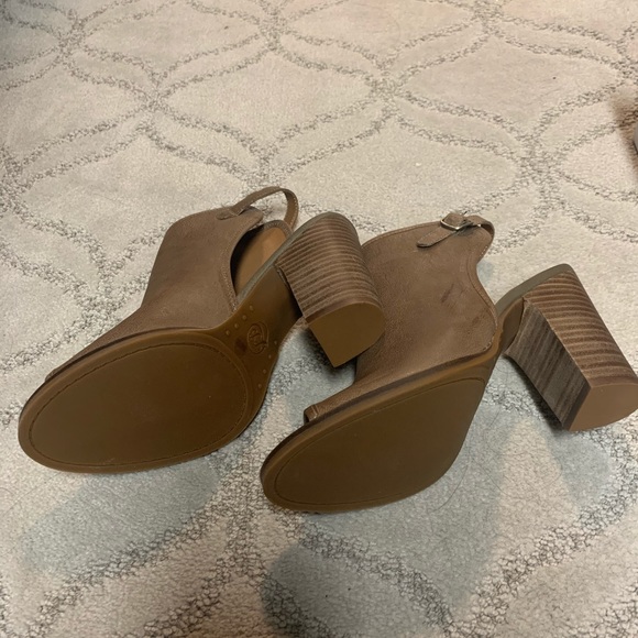 LUCKY BOOTIES - Picture 3 of 3